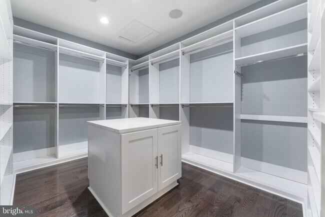 Building Photo - 42524 Rowderbury Square