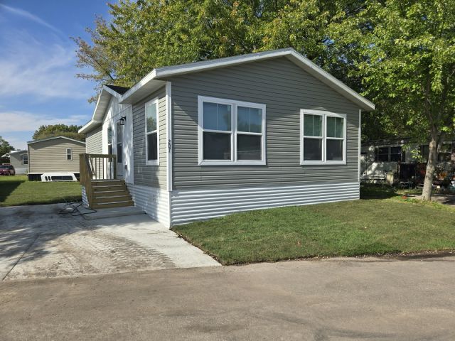 Building Photo - 207 Spruce Ln