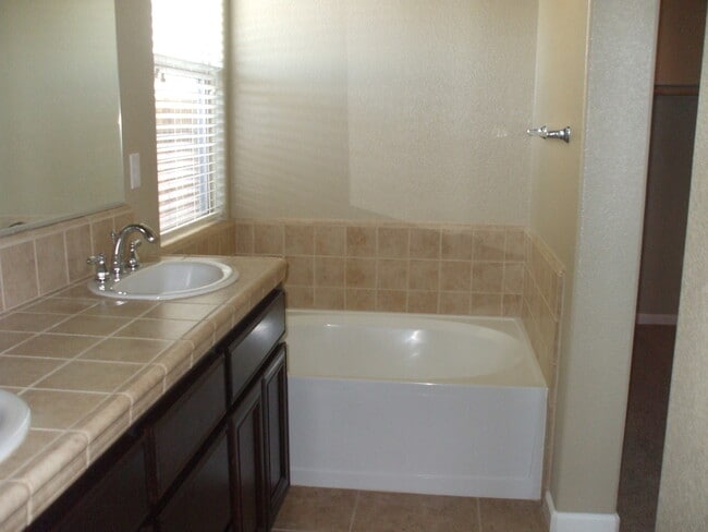 Building Photo - The Village - Roseville - Gated
