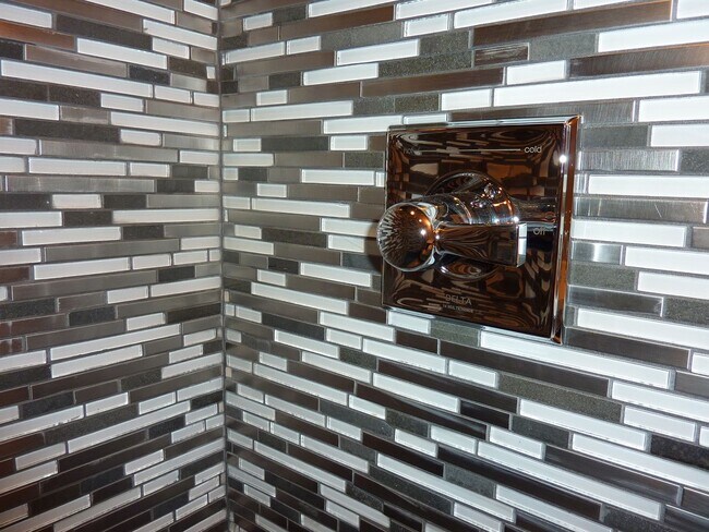 Building Photo - Premium One-Bedroom Condo Near UTK – Walk to Class, Law School & Neyland Stadium