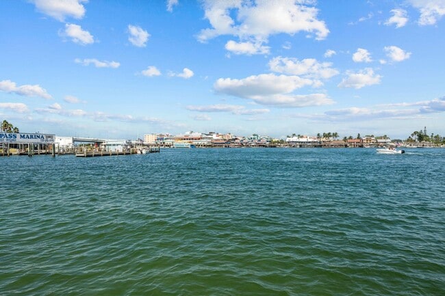 Building Photo - 1 Key Capri