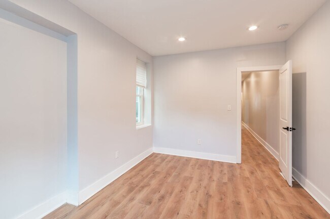 Building Photo - 5111 Willows Ave