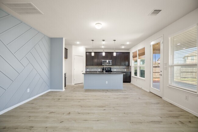 Building Photo - 4118 Lake Cypress Cir