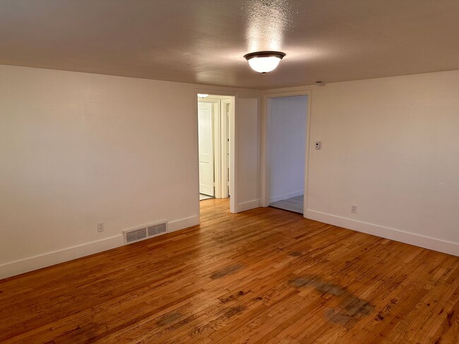 Building Photo - **RENTAL AVAILABLE**  Beautiful 2 Bedroom ...