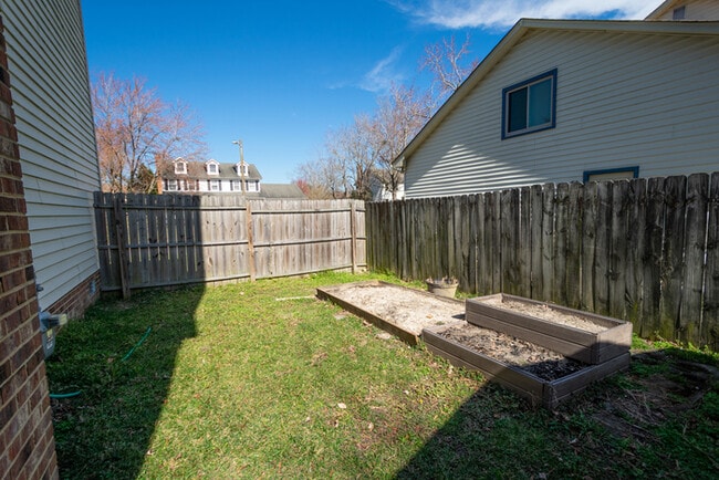 Building Photo - GORGEOUS 5 BEDROOM HOME LOCATED IN SALEM W...