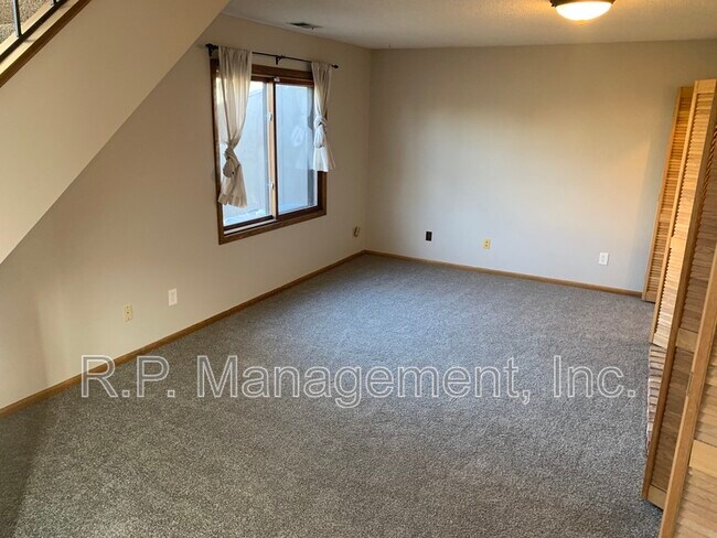 Building Photo - 8839 Maplebrook Ct