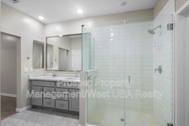 Building Photo - 155 N Lakeview Blvd