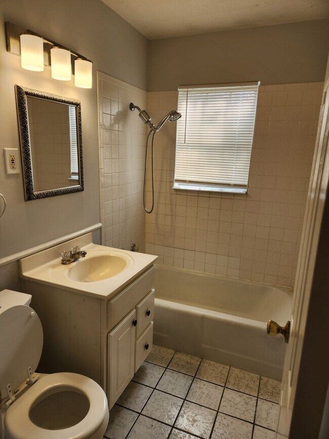 Building Photo - HUD ACCEPTED!! Adorable updated 2bedroom 1...