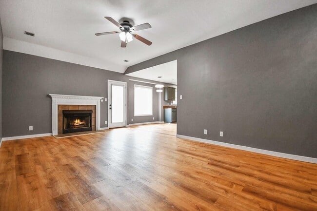 Building Photo - Pet Friendly Three Bedroom!