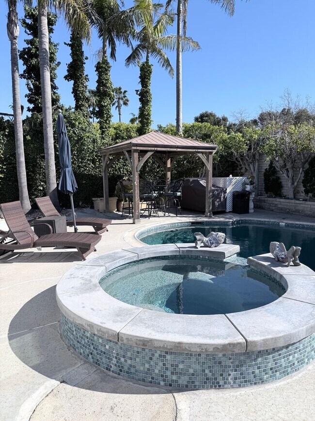 Building Photo - Huntington Harbor Lifestyle - Location, Location, Perfection!