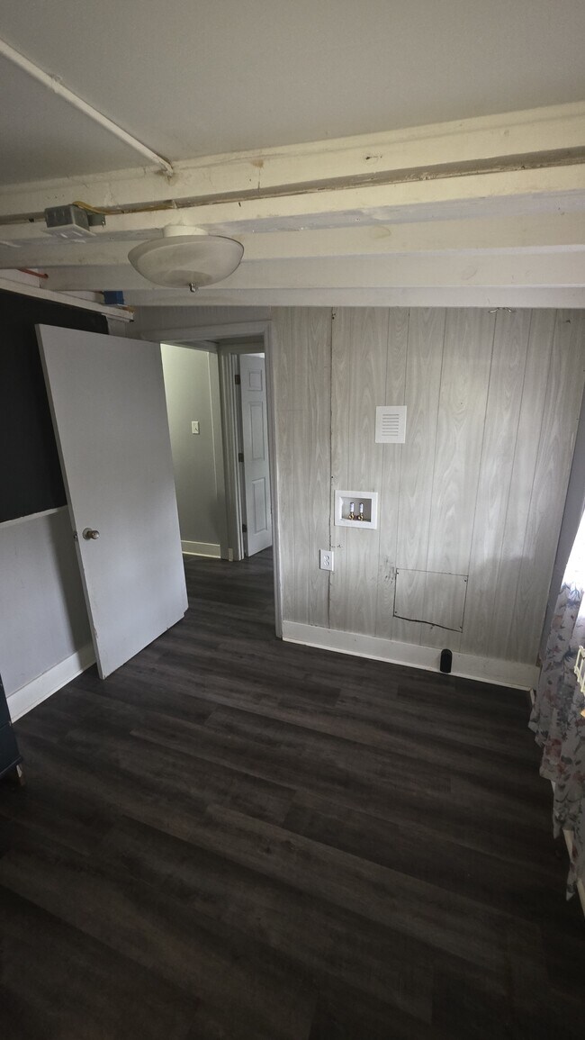 Building Photo - 5226 Ashcroft Ave