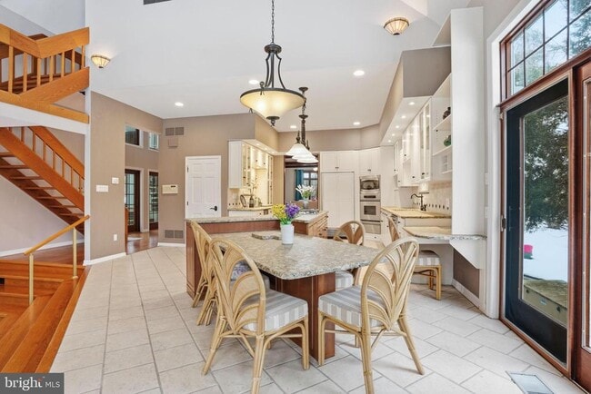 Building Photo - 244 Mathers Rd