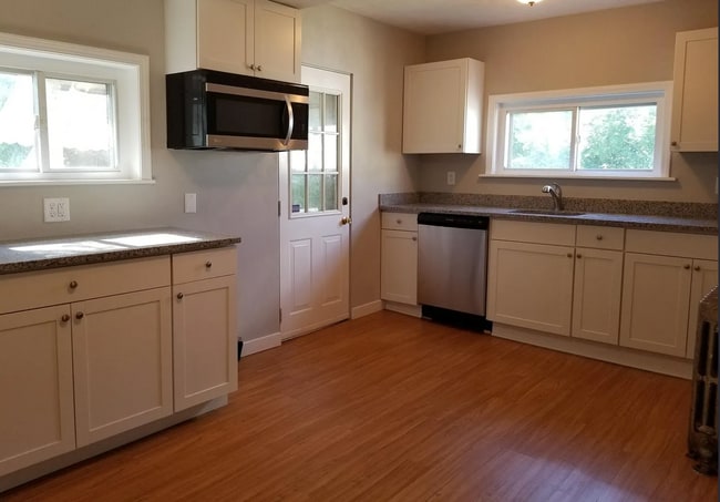 Building Photo - Adorable 3 Bedroom Home for RENT in Beechview