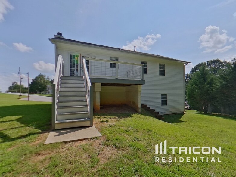 Building Photo - 7128 Hummingbird Ln
