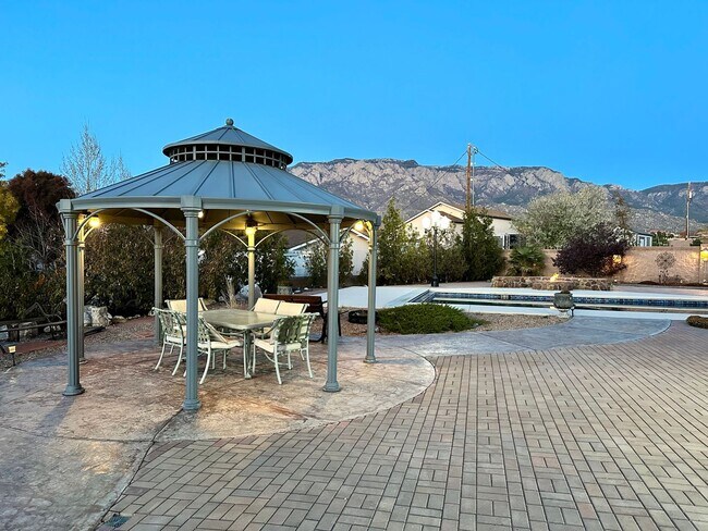 Building Photo - Move in Special Luxury 4 bedroom 4.5 bathr...