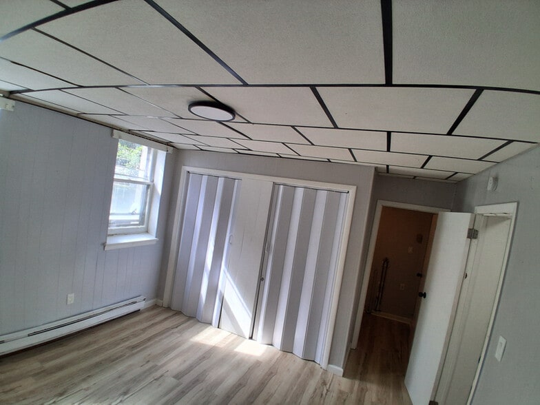 Building Photo - 67 Railroad St
