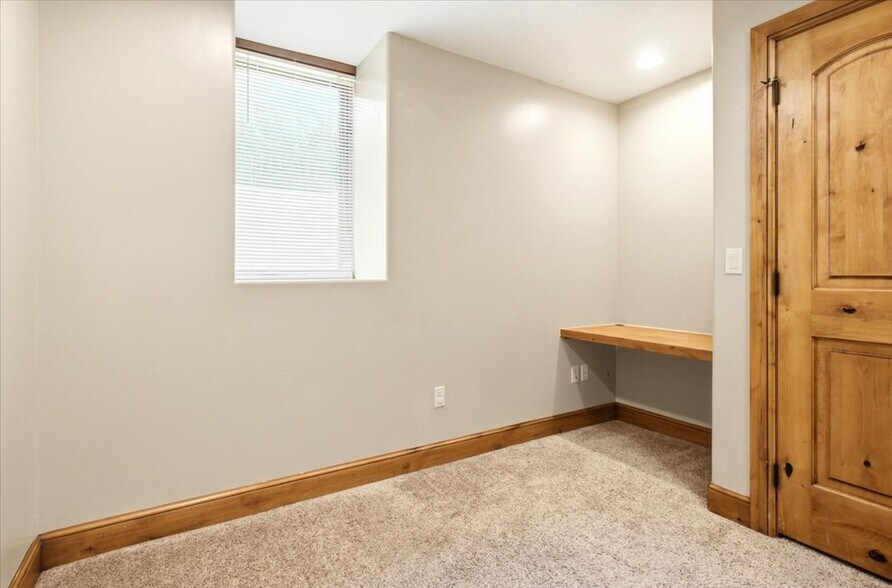 Building Photo - 623 N Wall St
