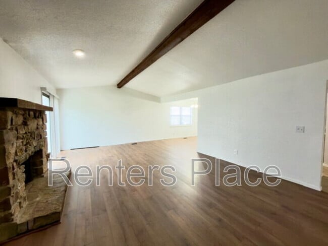 Building Photo - 1907 E 66th Pl