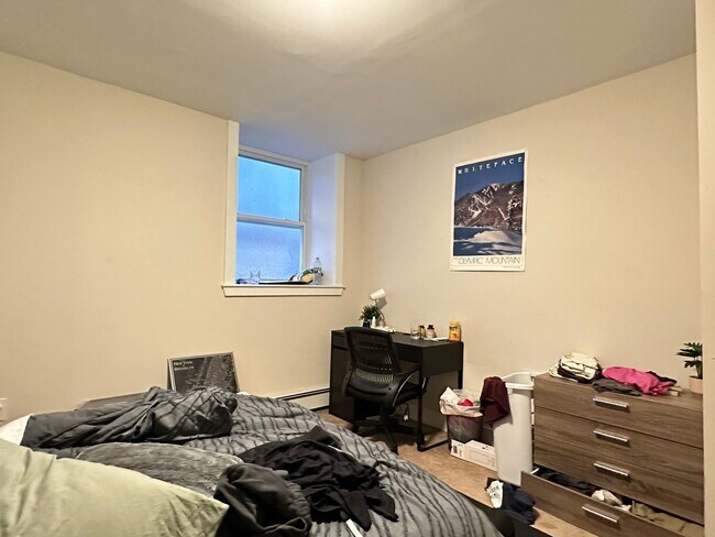 Building Photo - Mission Hill 5 -Bed