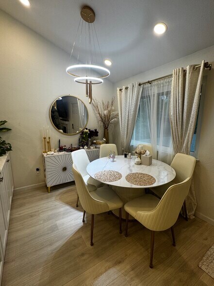 Building Photo - 2911 La Terrace Cir