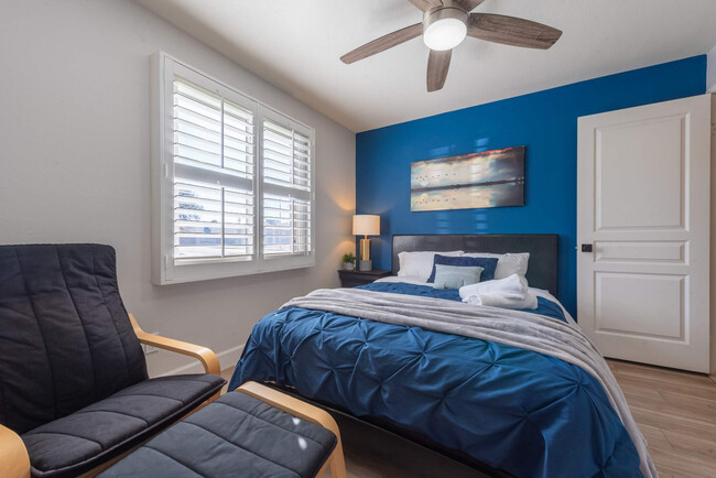 Building Photo - 3502 E Crocus Dr
