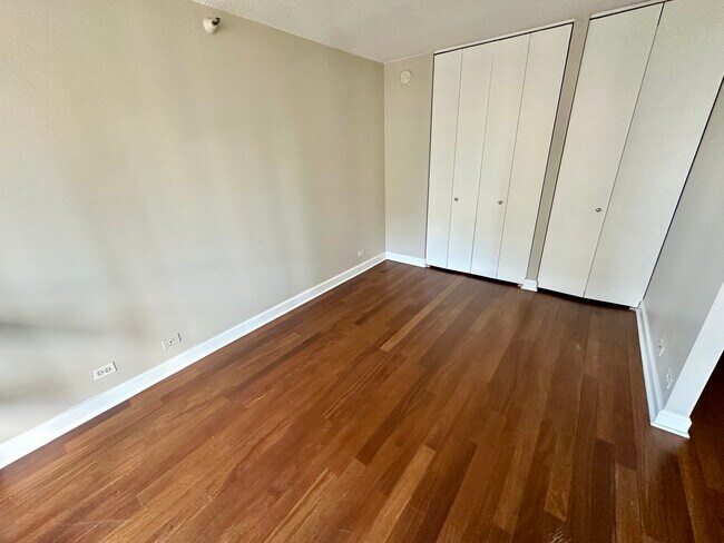 Building Photo - 10 E Ontario St