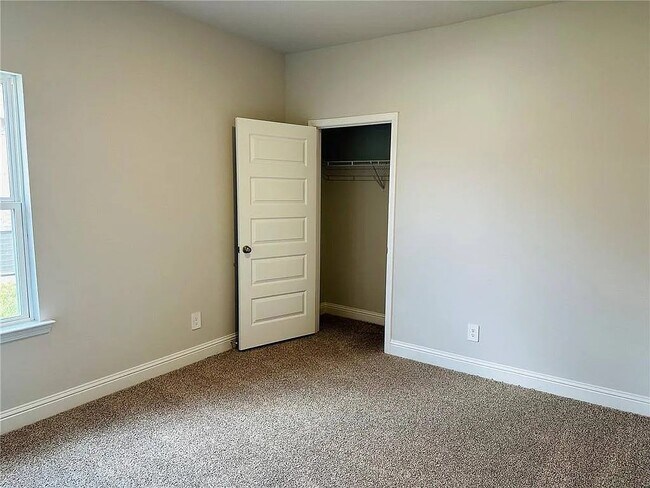 Building Photo - 1557 Redland St N