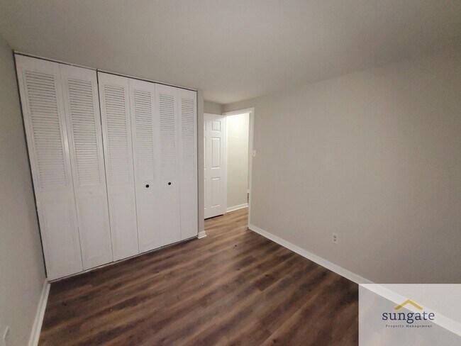 Building Photo - 488 West Ct