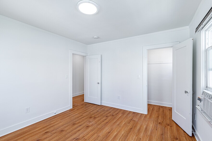 Building Photo - 232 N New Hampshire Ave