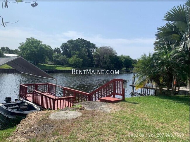 Building Photo - 516 SE 4th St