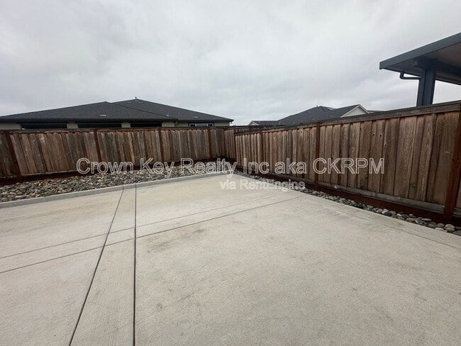 Building Photo - 657 Heathridge St