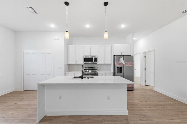 Building Photo - 2652 W Paragon Ln