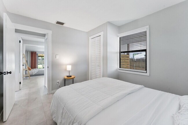 Building Photo - 1292 SW 25th Ave