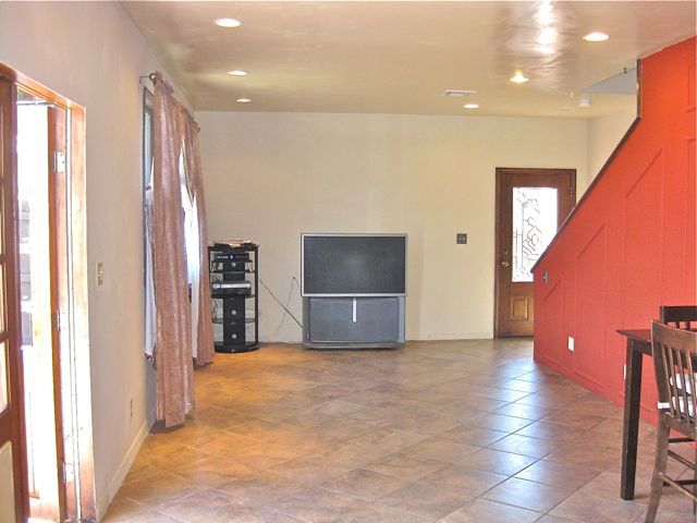 Building Photo - 1227 Cota Ave
