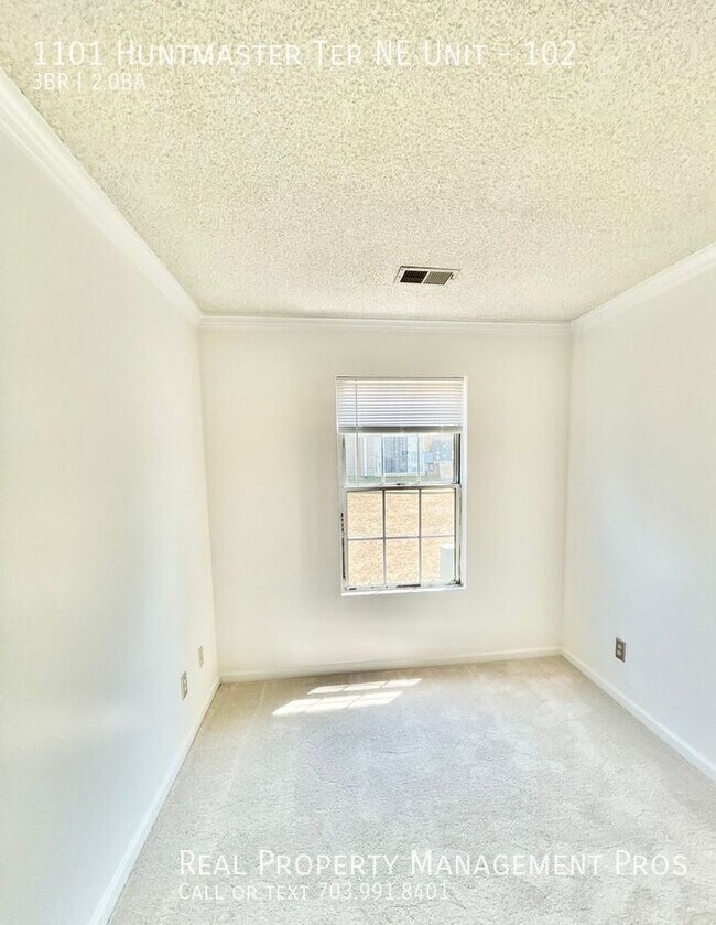 Building Photo - 1101 Huntmaster Terrace NE