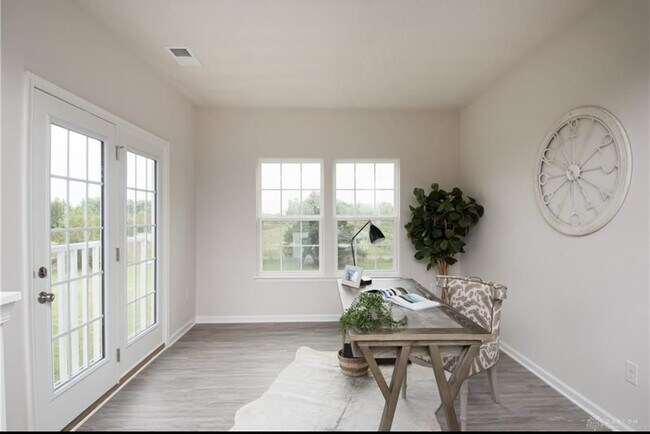 Building Photo - 2125 Schmidt Dr W