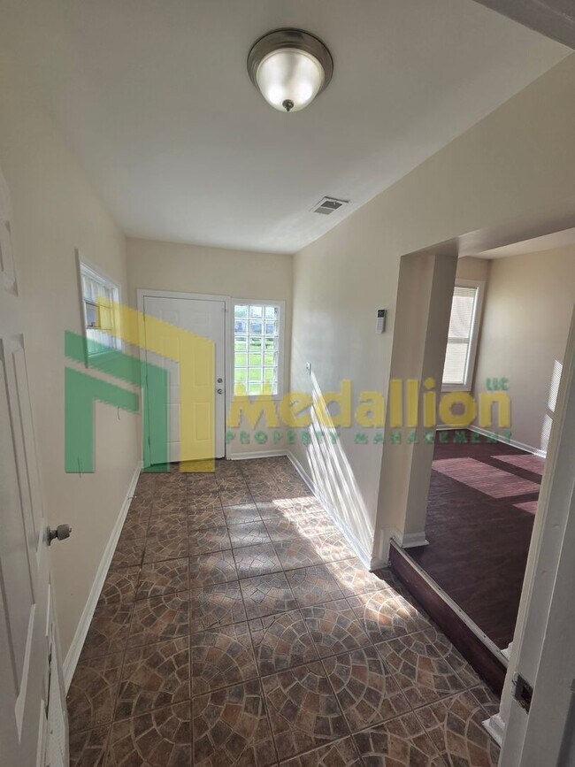 Building Photo - Updated 4-Bedroom Home on a Quiet Block