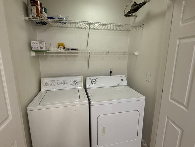 Building Photo - 2 Bedrooms with 2 Bathrooms at the Edge at...
