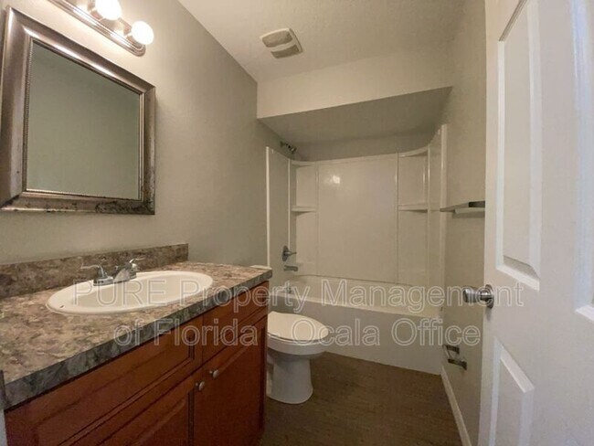 Building Photo - 3650 NE 41st St