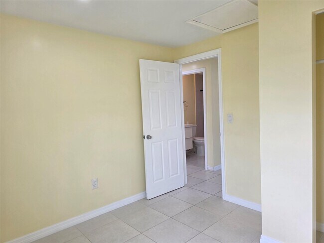 Building Photo - 3633 SE 20th Terrace