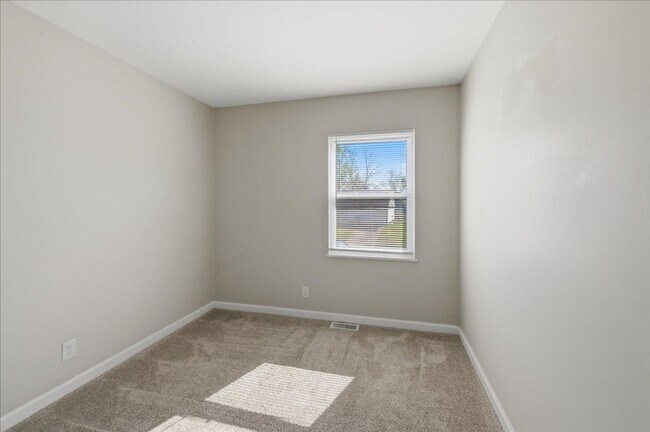 Building Photo - 3226 Voigt Dr