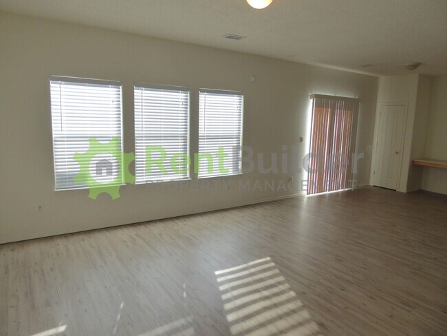 Building Photo - Stunning 5-Bed Northern Hills Home – Now Just $2,395/Month!