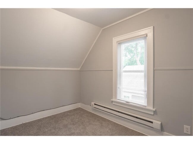 Building Photo - 1317 Reaney Ave E