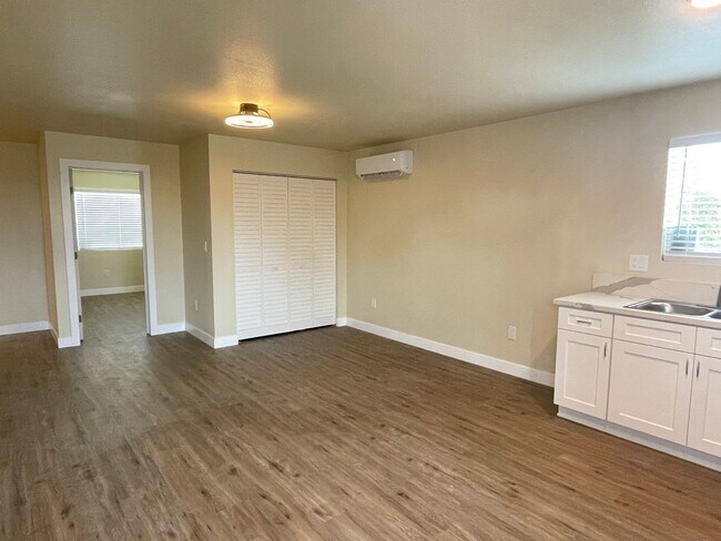 Building Photo - 1417 Shoshone St