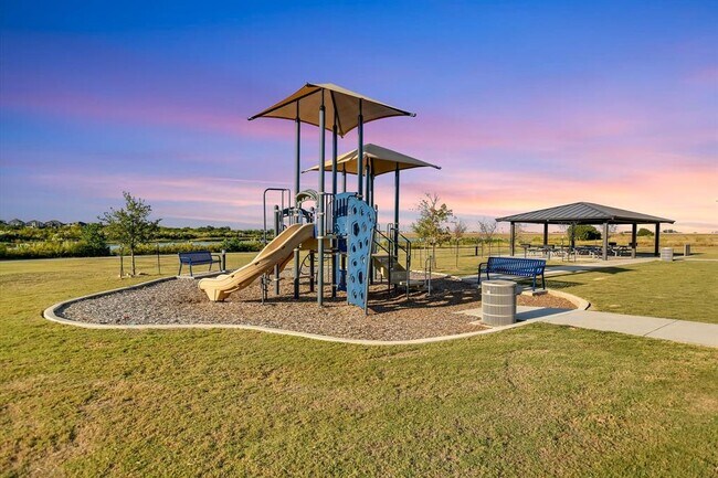 Building Photo - 737 Leeward Pass