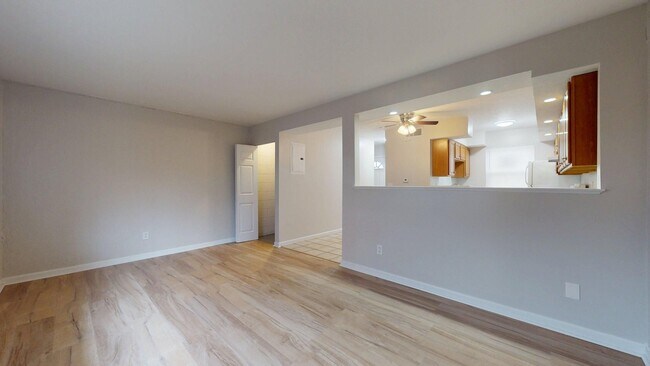 Building Photo - Elyria - updated 3 bed/1 bath townhouses for rent!