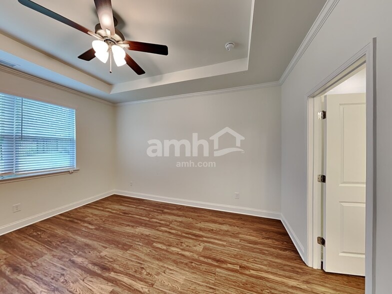 Building Photo - 7077 Creeksong Dr