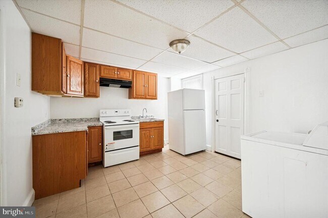 Building Photo - 6106 N Norwood St