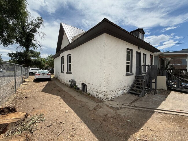 Building Photo - 660 23rd St