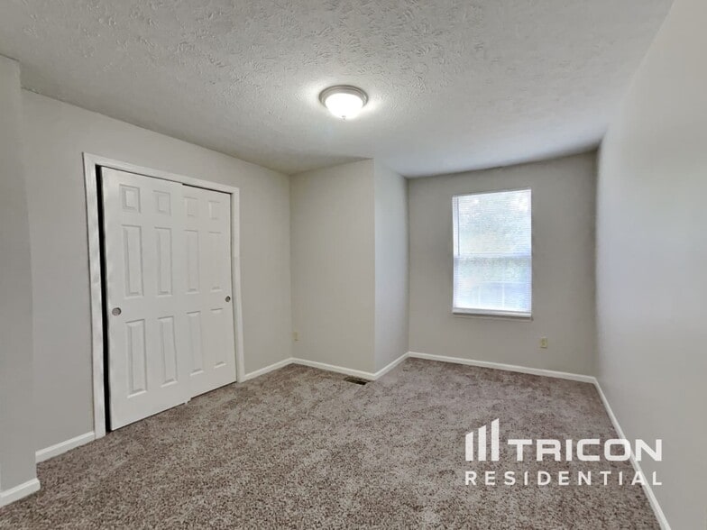 Building Photo - 6422 Coconut Ct